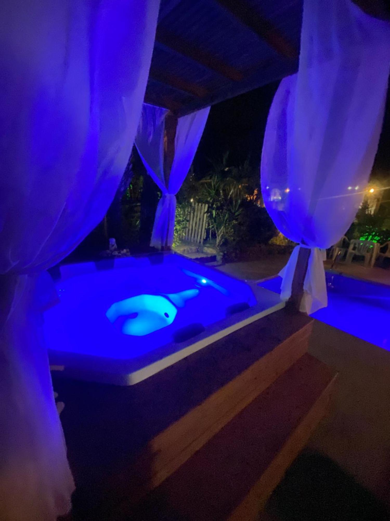 Aurora Inn *